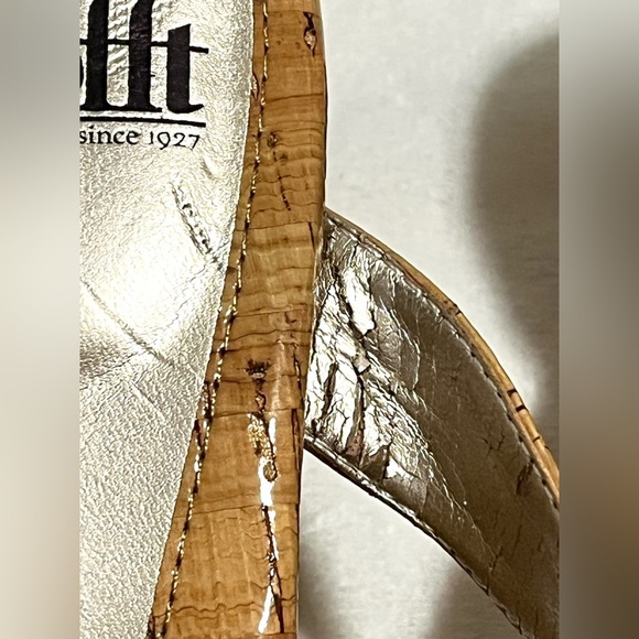 Sofft Women's Tan 2.5 inch High Heeled Shiny Cork Upper Sandals Size 8.5 - Picture 4 of 16